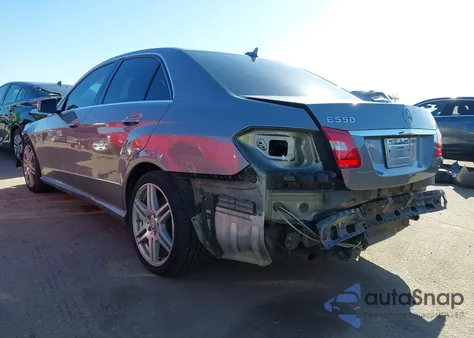 2010 Mercedes-Benz E-Class E 550 Luxury z USA, uszkodzony, nr VIN WDDHF7CB5AA191343